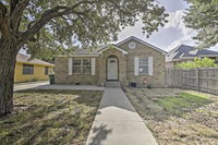 Cozy Weslaco Home with Backyard in Quiet Neighborhood