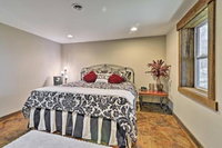 Savasana West Union Home on Lake Keowee w / Dock