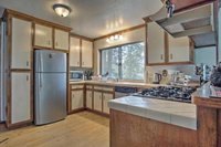 NEW Lake Arrowhead Cabin w / Hot Tub  Game Room