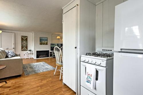 Contemporary Cottage Walk To Craigville Beach! - thumb 4