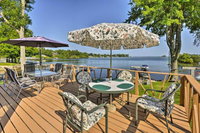 Updated Blind Sodus Bay Family Cottage w / Dock