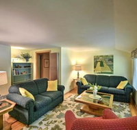 The Carriage House Walk to Peninsula St. Park - Accommodation Michigan