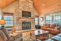 3BR Franklin House w / Multiple Decks  Mtn Views