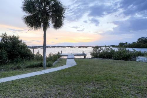 2BR Cedar Key Duplex House W / Dock & Ocean Views - thumb 2