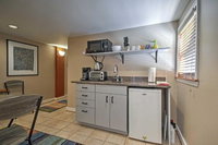 Harpers Ferry Apt. w / Pool Hot Tub  Tiki Bar