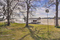 Lakefront Livingston Home w / Boat House  Kayaks