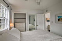 Narragansett Cottage w / Pvt Dock  Outdoor Shower