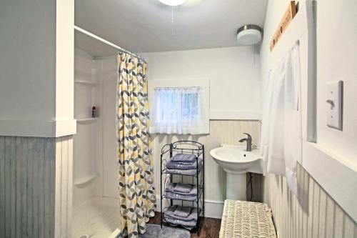 Waterfront Glen Lake Cottage W / Porch Canoe & Kayak! - thumb 1