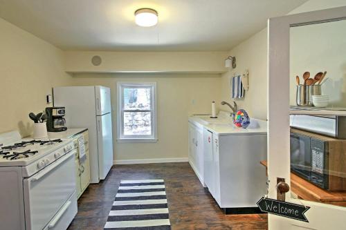 Waterfront Glen Lake Cottage W / Porch Canoe & Kayak! - thumb 0