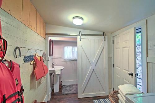 Waterfront Glen Lake Cottage W / Porch Canoe & Kayak! - thumb 5