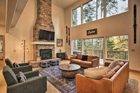 Spacious Hayden Lake House 3 Minutes to Marina