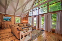 Woodsy Home w / Pool 1.5 Mi to Lake Michigan