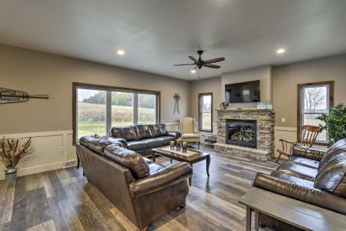 Luxe Lakefront Wisconsin Dells Home With Private Dock - thumb 2