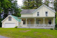 Beautiful Home with Deck 10 Min to Lake George