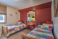 Hip Downtown Cottage Walk to Beach Pier Dining