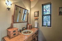 Lake Tahoe Home w / Hot Tub 10Mi to Squaw Valley Ski