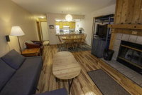 Skiers Retreat The Meadows 228 Sleeps 6 in beds condo