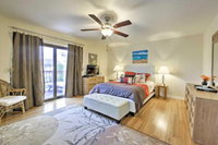 Brigantine Beach Block Townhome w / 3 Balconies