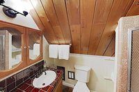 Family Friendly Cabin w / Private Hot Tub home