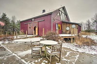 Historic Farmhouse 20 Mins to Grand Rapids