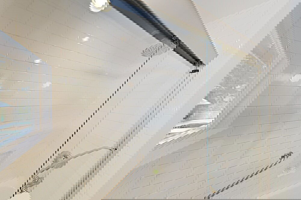 All Season Getaway Serene Backyard W / Hot Tub! 5 Bedroom Home - thumb 6