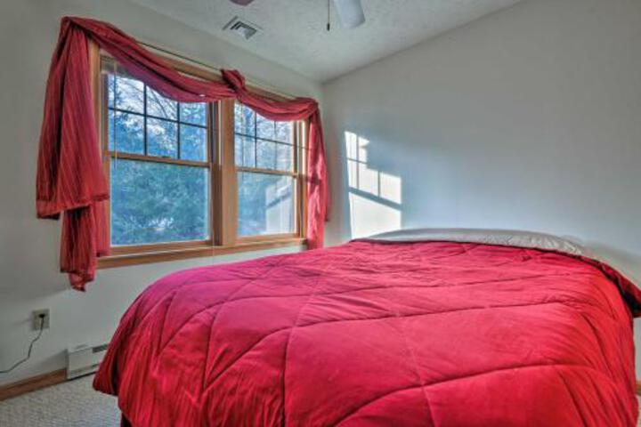 Camelback Mtn Ski Home W / Deck Near Waterpark! - thumb 3