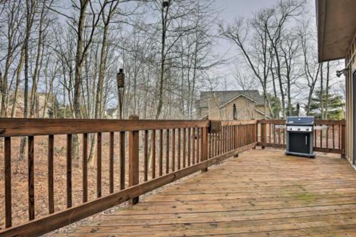 Camelback Mtn Ski Home W / Deck Near Waterpark! - thumb 1