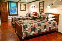 Pet Friendly Cabin w / Decks  Mountain Views