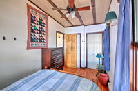 Lakefront Hartford Cabin w / Canoe  Boat Ramp