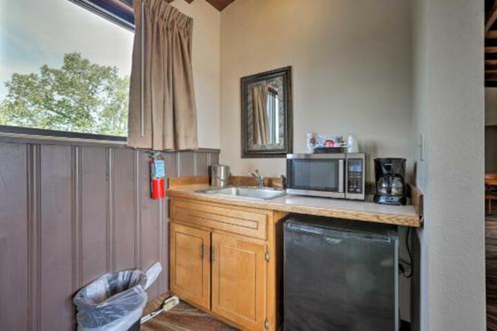 Burkesville Apt With Deck Views & Pool Access! - thumb 0