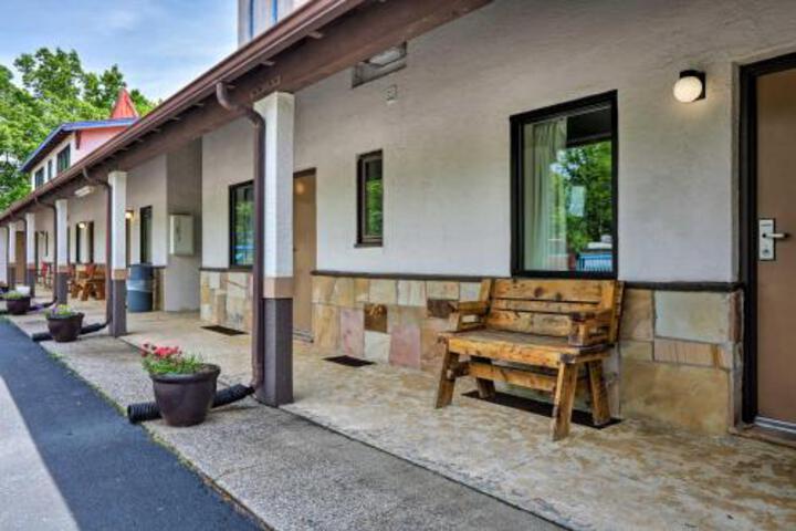 Burkesville Apt With Deck Views & Pool Access! - thumb 1