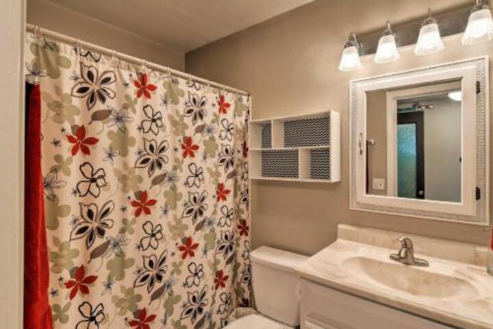 NEW Anchorage Home W / Theatre By Turnagain Arm! - thumb 2