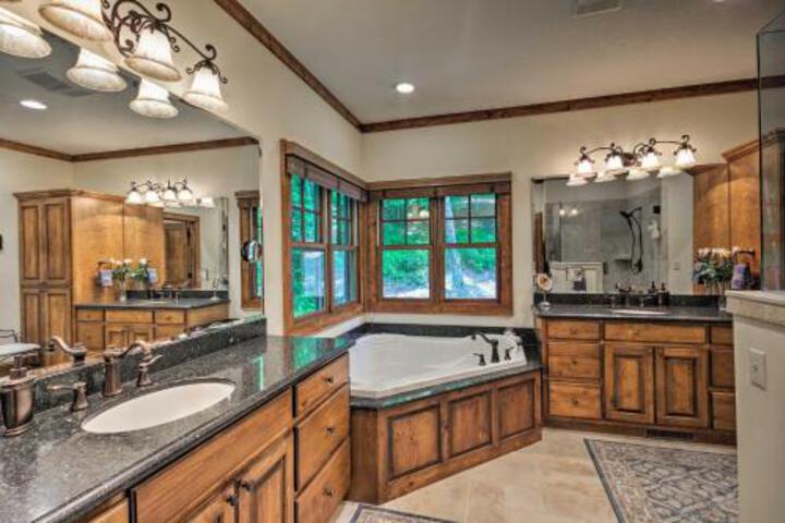 Spacious Sapphire Home With 2 Decks & Mtn Views - thumb 2