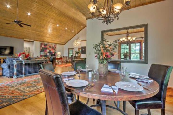 Spacious Sapphire Home With 2 Decks & Mtn Views - thumb 4