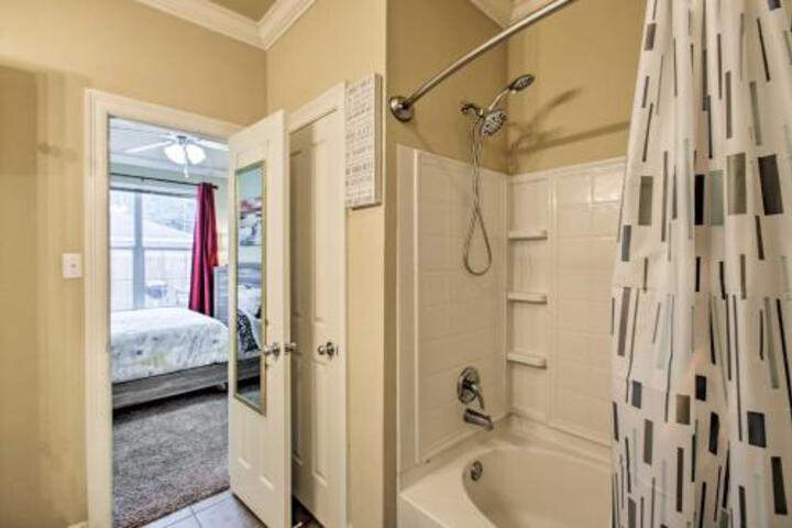 Updated Baton Rouge Townhouse 2 Mi To LSU! - thumb 2