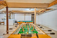 East Falmouth Home w / Pool Near Downtown  Beach