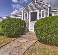 Updated Cottage 300 Feet to Craigville Beach - Accommodation Michigan