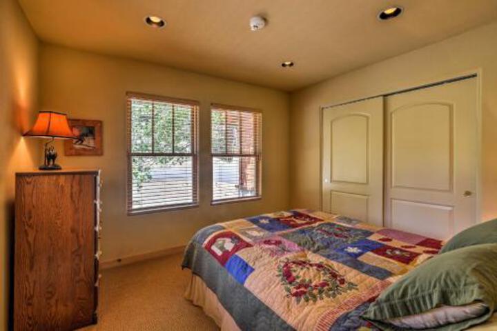 Cozy Alpine Meadows Townhome On The Truckee River! - thumb 6