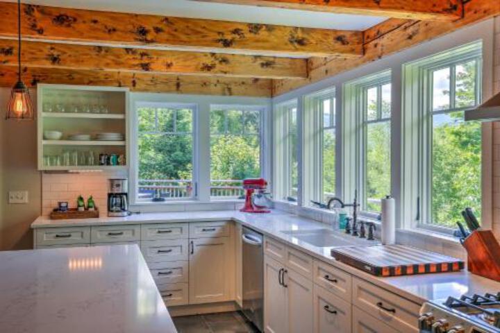 Pet Friendly House With Deck 10 Mi To Stowe Mtn! - thumb 5