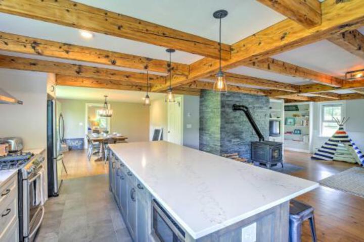 Pet Friendly House With Deck 10 Mi To Stowe Mtn! - thumb 6