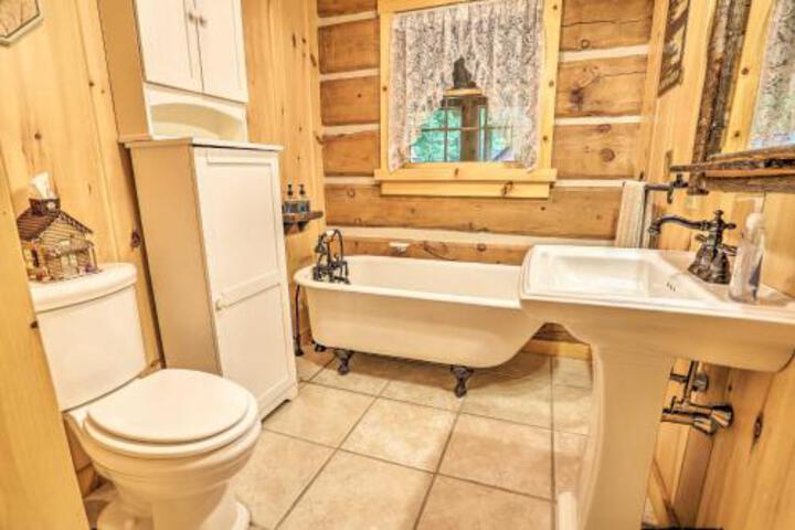 Lake Wallenpaupack Cabin With Shared Pool! - thumb 2