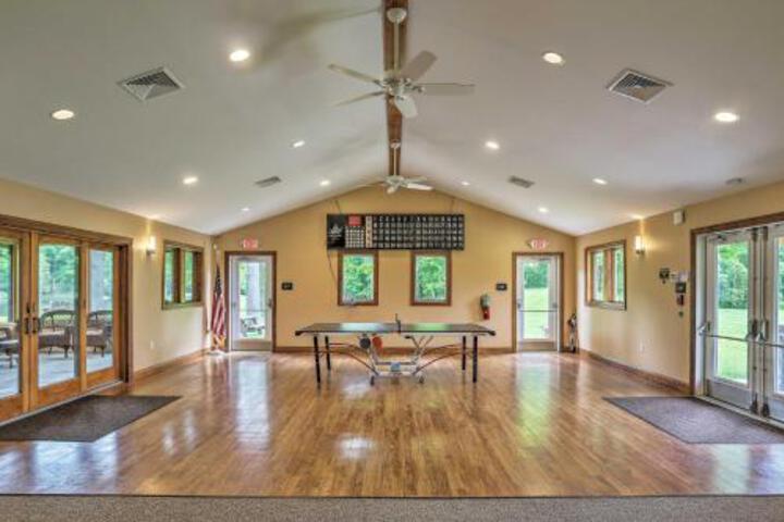 Lake Wallenpaupack Cabin With Shared Pool! - thumb 1