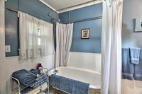 Peaceful McKenzie River Retreat Fish  Hike