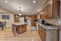 Charming Getaway w / Patio 2 Mi to Puget Sound