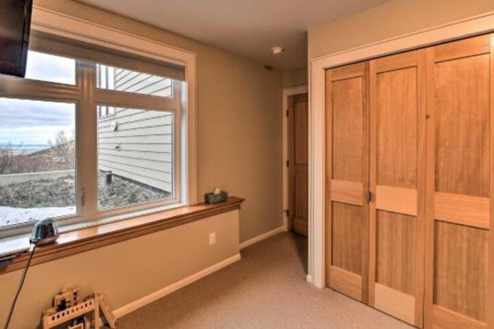 Modern Anchorage Home With Stunning Mountain Views! - thumb 3