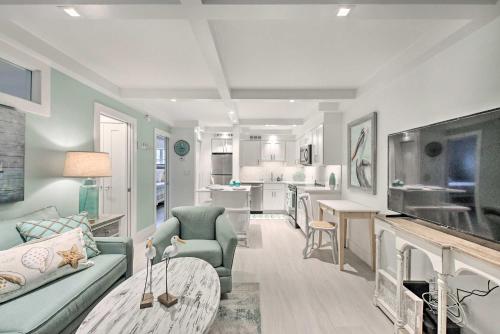 Coastal Downtown Naples Condo W / Pool Access! - thumb 4