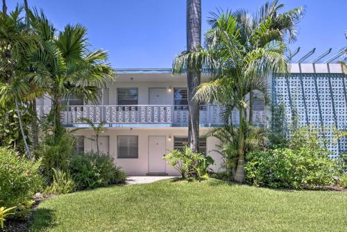 Coastal Downtown Naples Condo W / Pool Access! - thumb 2