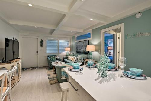 Coastal Downtown Naples Condo W / Pool Access! - thumb 6