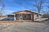 Fisherman Friendly Bull Shoals Home on Lake