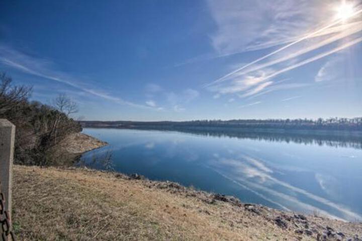 Fisherman Friendly Bull Shoals Home On Lake! - thumb 4